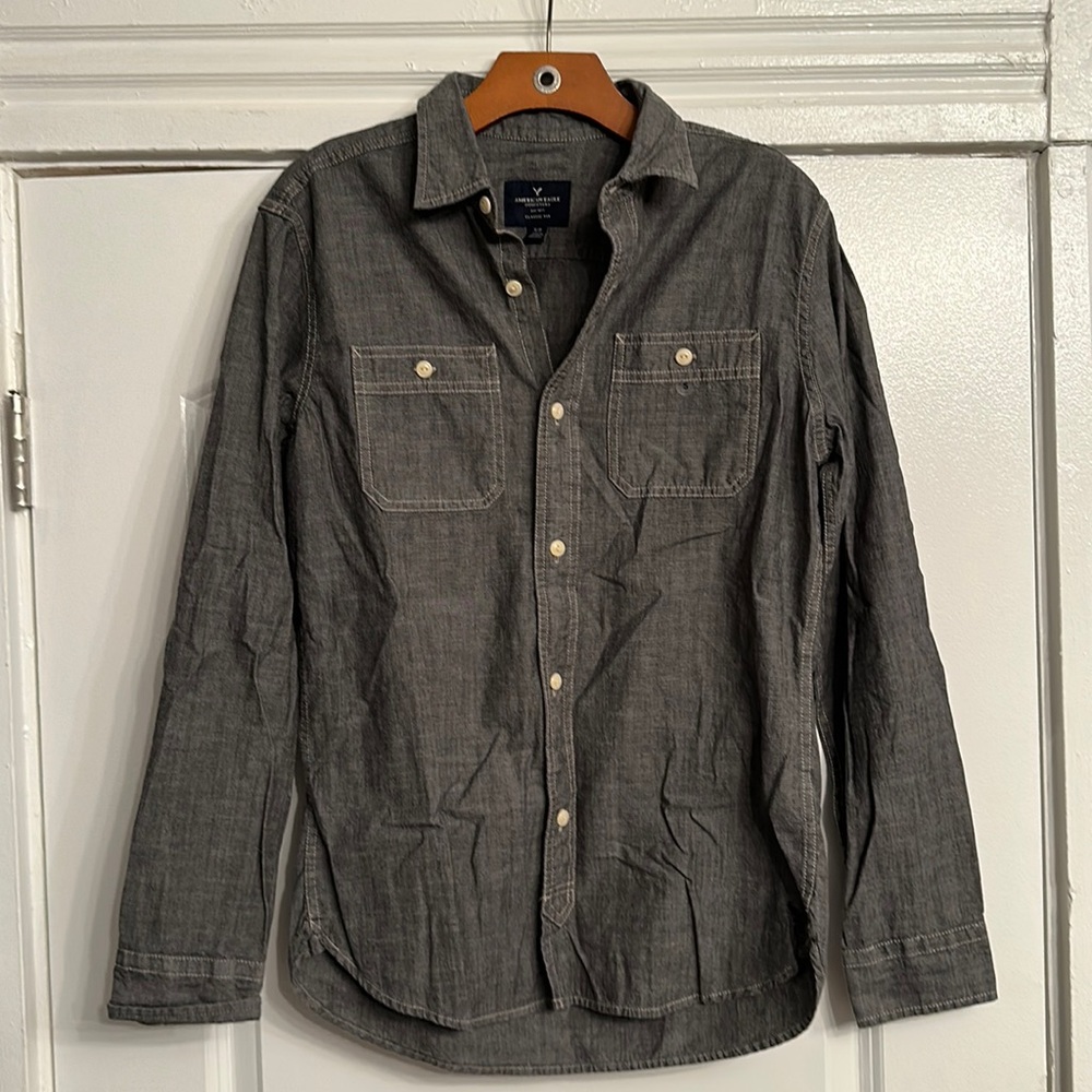 American Eagle Classic Fit Long Sleeve Button Down